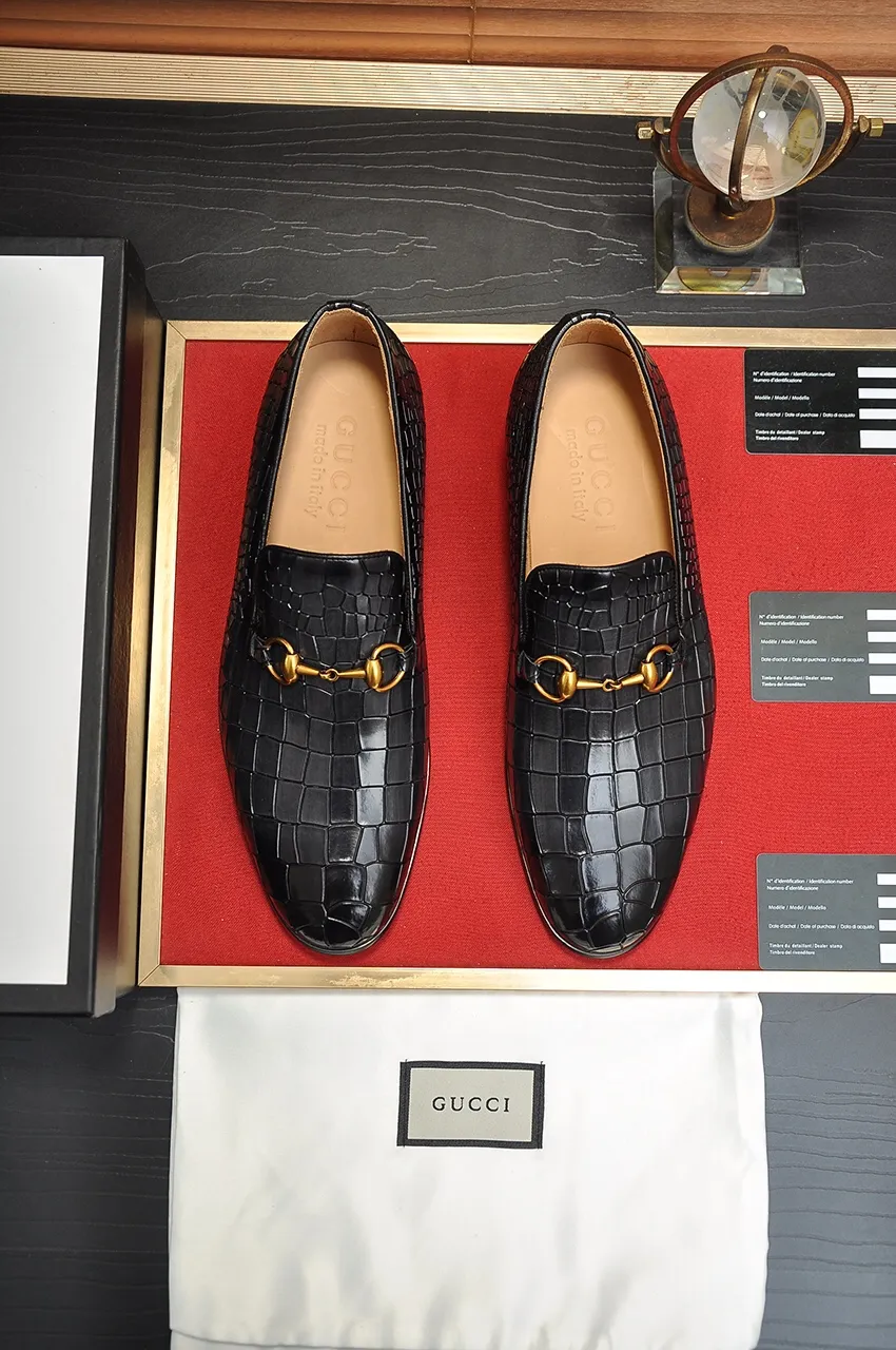 Men's shoes💰560💶Italy's top luxury men's shoe giant (GUCCI) (Gucci) (full cowhide lining) new arrival🍃Original European style🔰 Pleasant to the eye😍In order to make the shoes more durable and non-deformable🌀The production continues to follow traditional methods but there is still no lack of innovation💪Choose original sheepskin for the leather♻️ Smooth and natural And extra bright ⭐Made of imported cowhide, the first choice of rich people 38-45 (45 customized)
